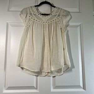 ivory Guipure lace, lightweight top with tortoise shell buttons down the back, M